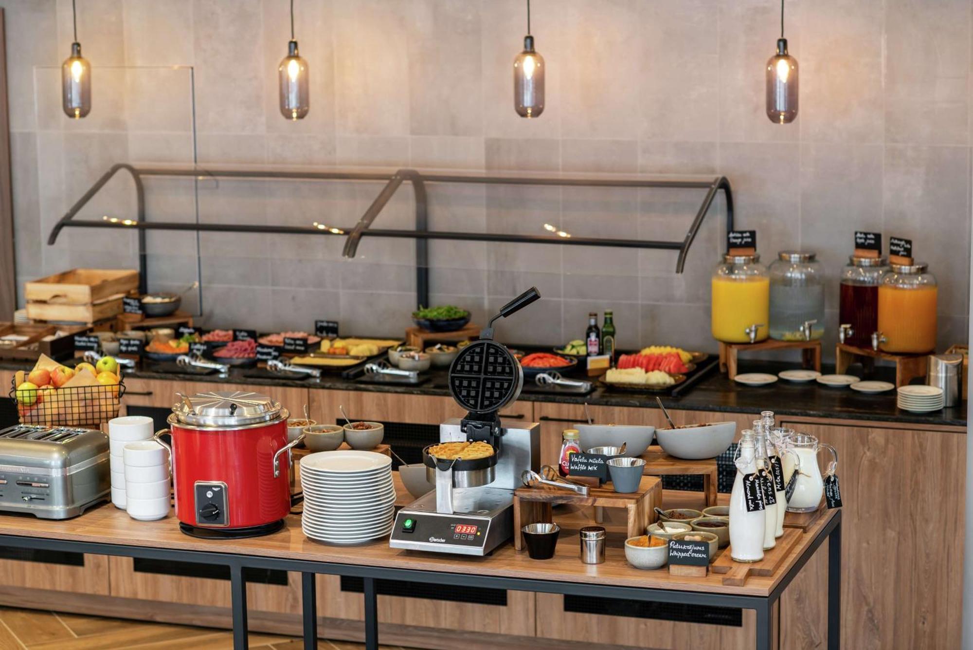 Hilton Garden Old Town Hotell 4*